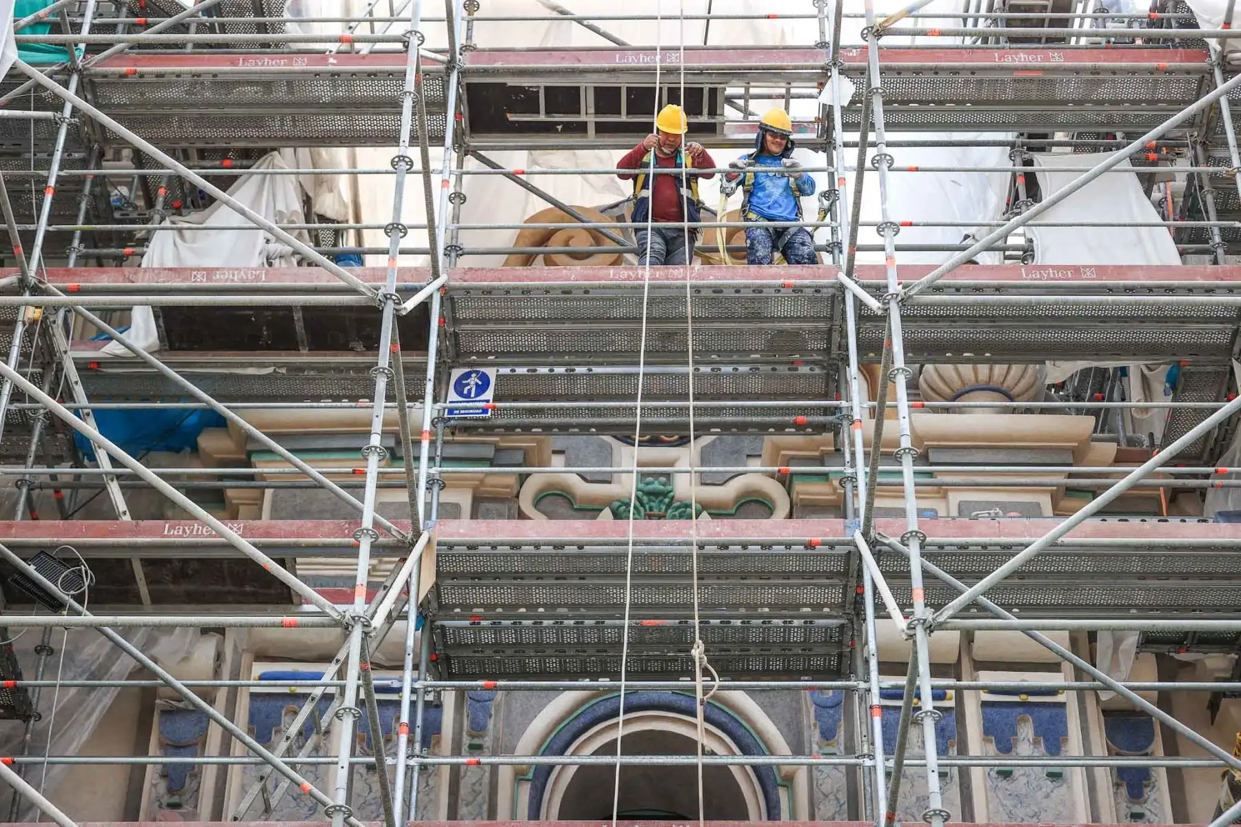 Las labores de restauración están centradas solo en la parte externa de la iglesia, tanto de la fachada principal como en los laterales y el techo. FOTO: ANDINA/Luis Iparraguirre