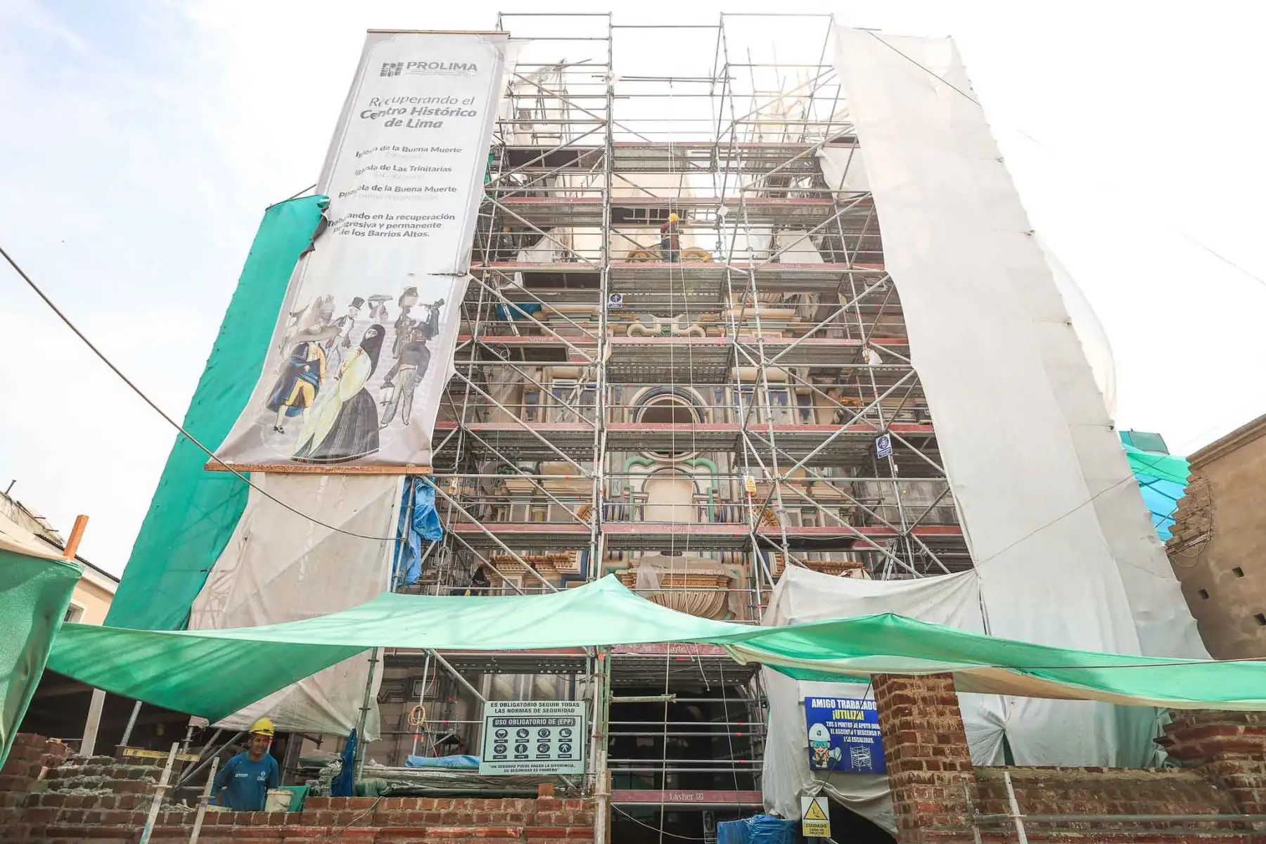 Las labores de restauración están centradas solo en la parte externa de la iglesia, tanto de la fachada principal como en los laterales y el techo. FOTO: ANDINA/Luis Iparraguirre