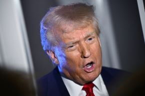 El presidente de Estados Unidos, Donald Trump, dijo que esta será "otra gran sacudida de grandes noticias para nuestros maravillosos trabajadores" de la industria. Foto: AFP