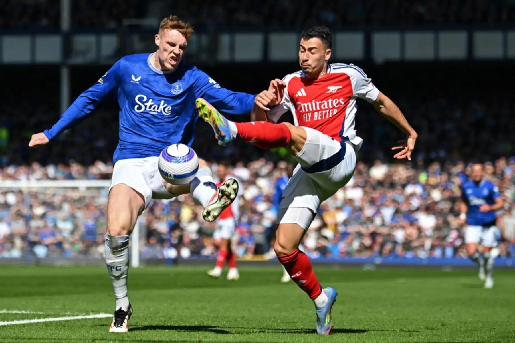 El defensor irlandés del Everton, Jake O