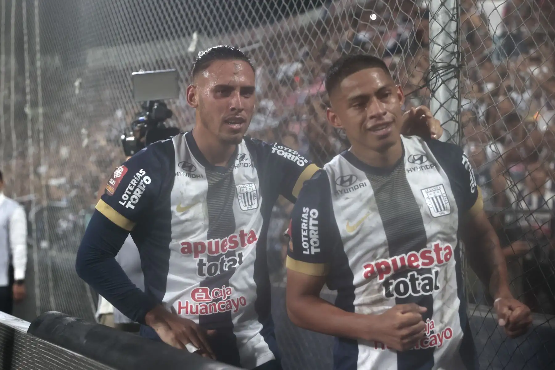 Alianza Lima y Universitario de Deportes igualaron 1-1 en el estadio Alejandro Villanueva, en un intenso clásico correspondiente a la fecha 7 del Torneo Apertura de la Liga 1 2025. 
Foto: ANDINA/ Vidal Tarqui