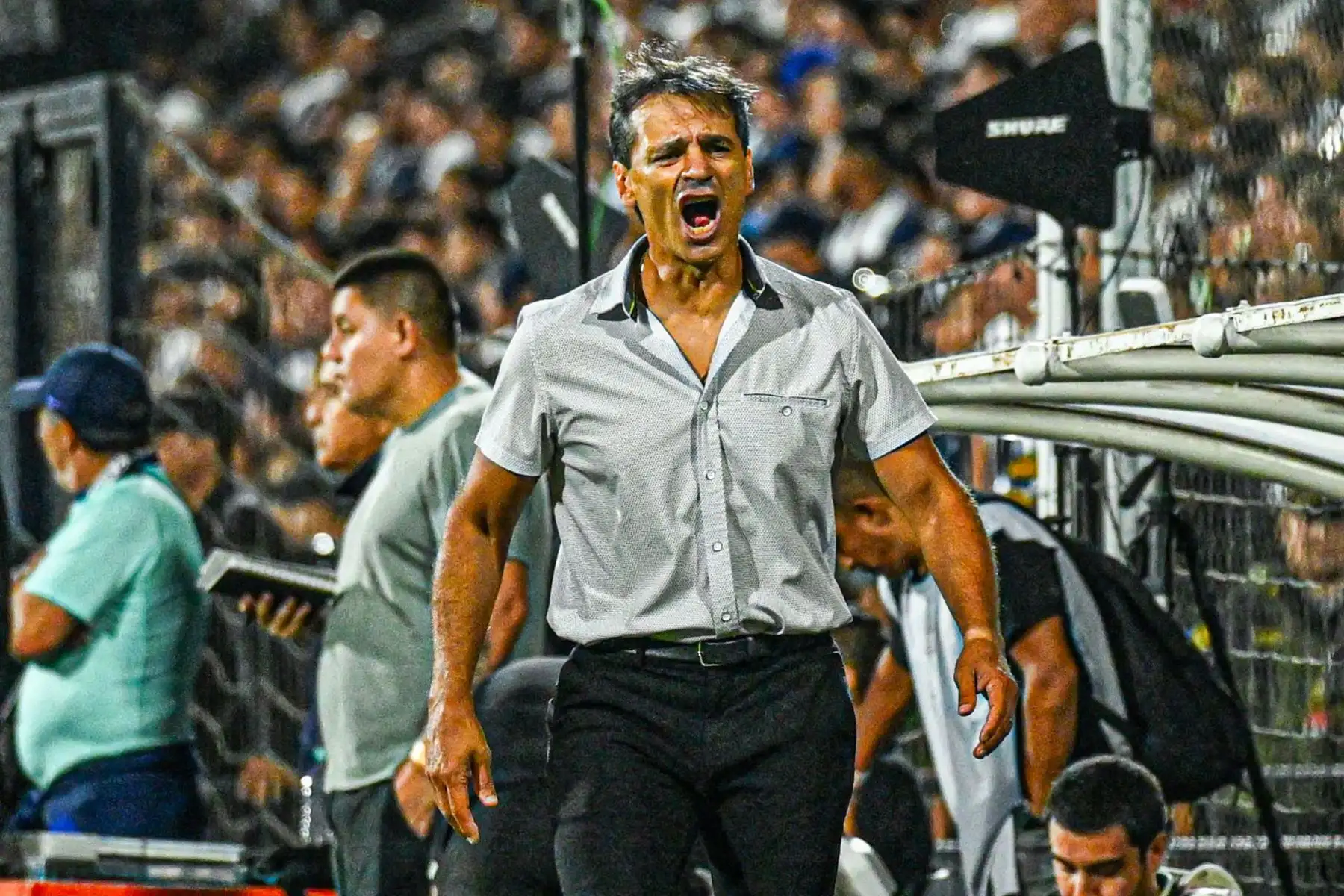 Universitario: ¿Fabián Bustos se volverá a poner el buzo de técnico de la U?
