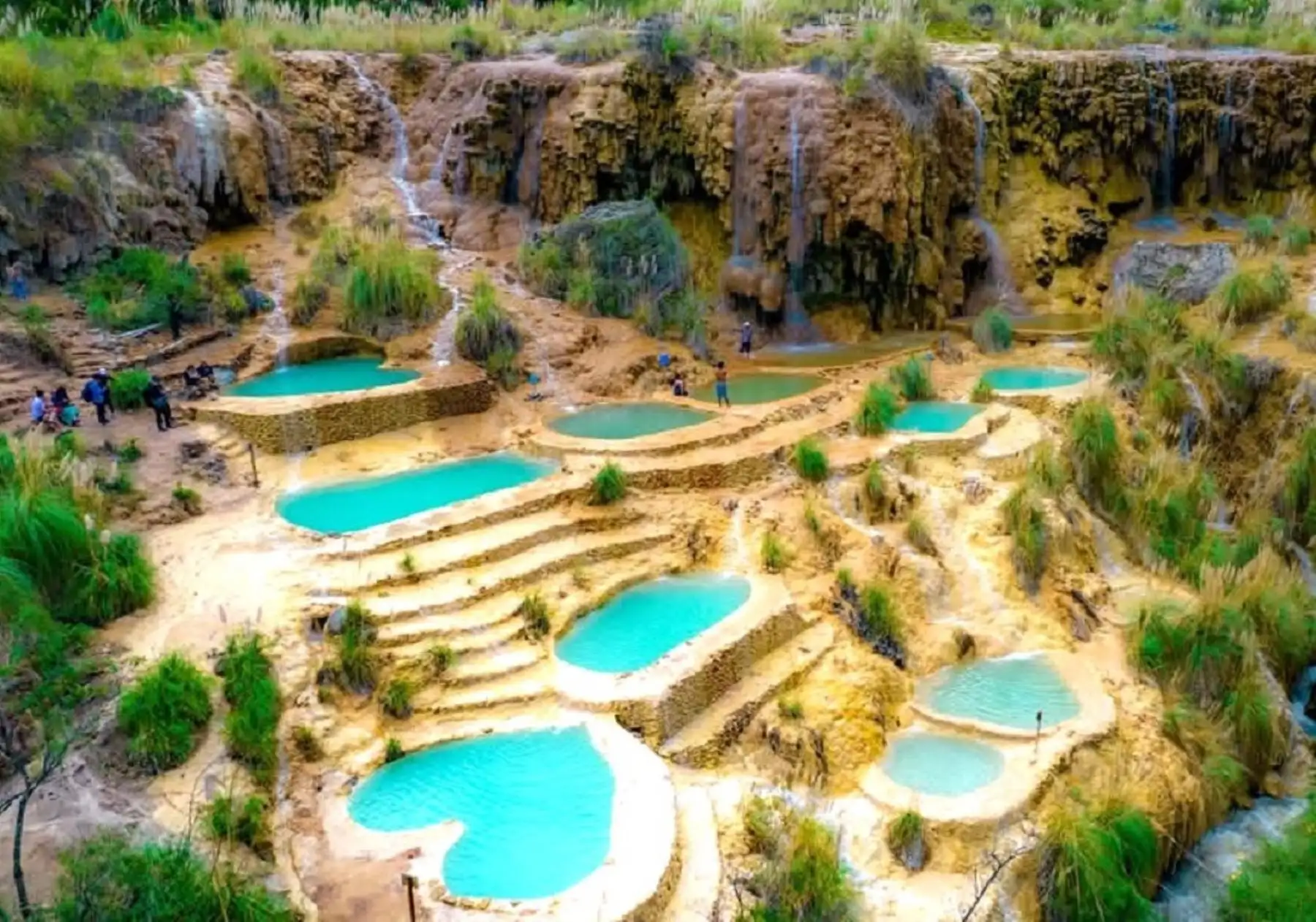 Las hermosas Cascadas de Ruqruca se ubican en la comunidad de Quispillacta, distrito de Chuschi, provincia de Cangallo. Este impresionante paisaje natural es la nueva joya turística de Ayacucho. ANDINA/Difusión