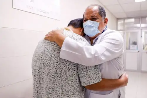 Los especialistas recomiendan a los padres estar muy atentos ante las primeras señales de problemas, como mayor aislamiento, pérdida de apetito, alteraciones en el sueño, irritación y agresividad, bajo rendimiento académico e incluso la verbalización de que la vida no tiene sentido. ANDINA/Difusión