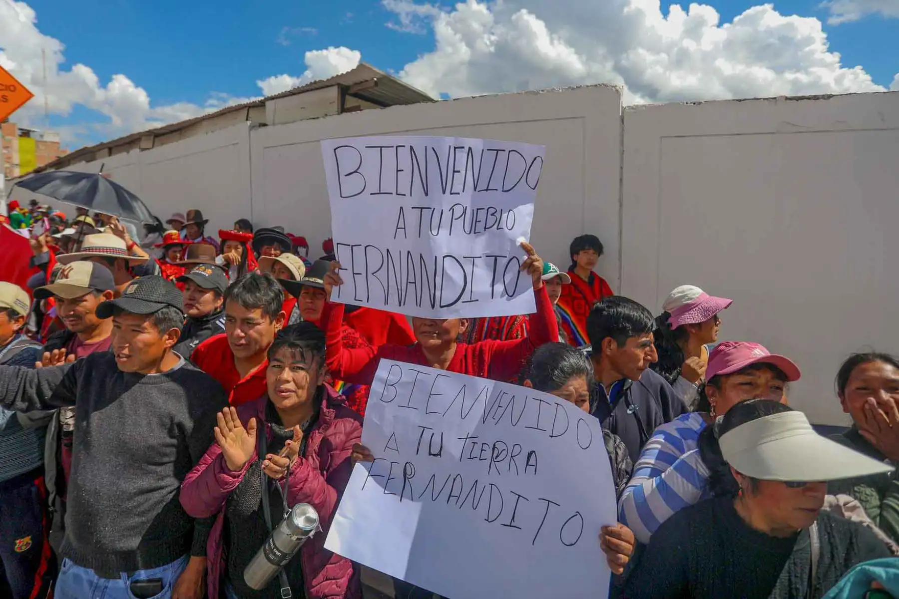 Los "restos simbólicos" del hijo de Túpac Amaru arribaron esta mañana a la ciudad imperial donde el alcalde de Cusco encabezó una ceremonia acompañado de diversas autoridades regionales y locales, y delegaciones de las 13 provincias de esta región. Foto: ANDINA/ Gobierno Regional del Cusco