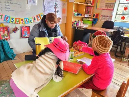 “Libros viajeros BNP” lleva lectura y saber a pobladores de comunidades de Loreto y Puno.