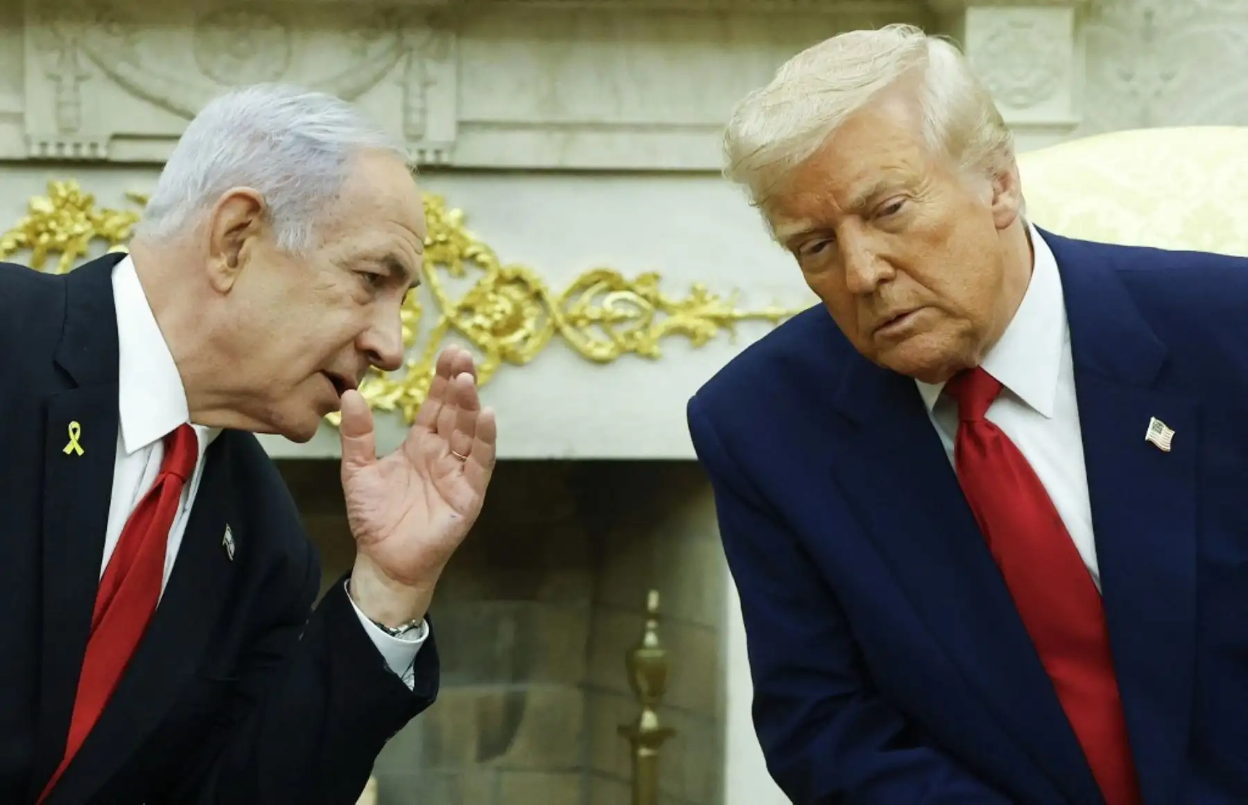 El presidente de Estados Unidos, Donald Trump, y el primer ministro israelí, Benjamin Netanyahu, afirmaron este lunes que se están llevando a cabo nuevas negociaciones para liberar a más rehenes de Hamás en Gaza. Foto: AFP