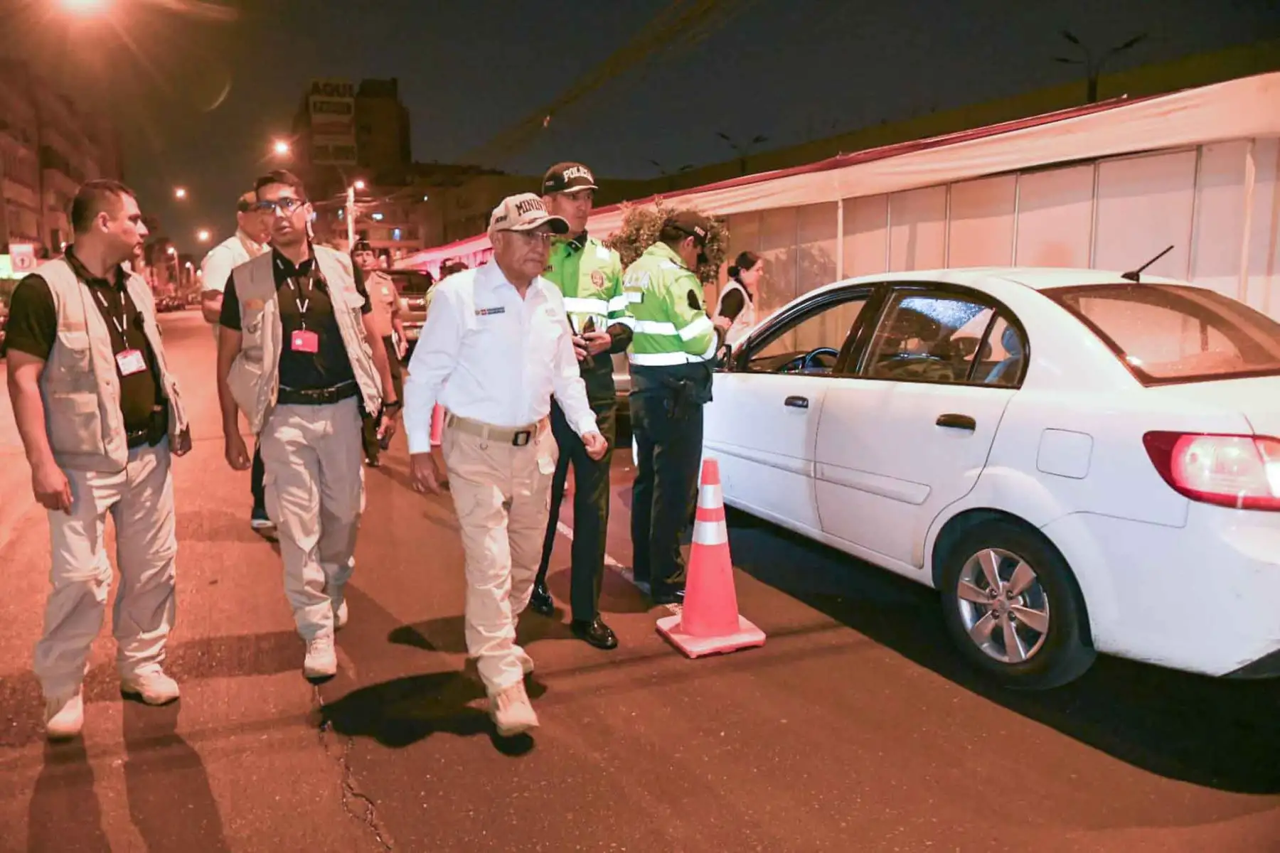 El titular del Mininter recorrió la avenida Venezuela, en Breña, y el óvalo Naranjal, en Los Olivos, donde se reunió con el ministro de Justicia y Derechos Humanos, Eduardo Arana. Foto: ANDINA/difusión.