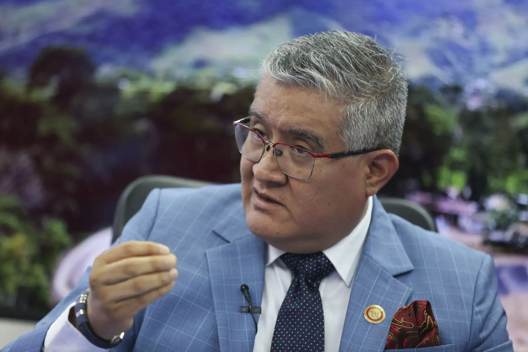 Juan Carlos Castro Vargas, ministro del Ambiente, aborda el tema de la gestión de residuos sólidos en Perú durante una entrevista en Andina al Día. Foto: ANDINA/Jhonel Rodríguez Robles
