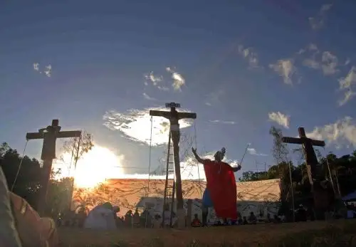 Más de 200 actores nacidos en Lamas, región San Martín, participan en la escenificación del viacrucis que se celebra en esta ciudad y que destaca por su gran realismo y fervor religioso. ANDINA/Difusión