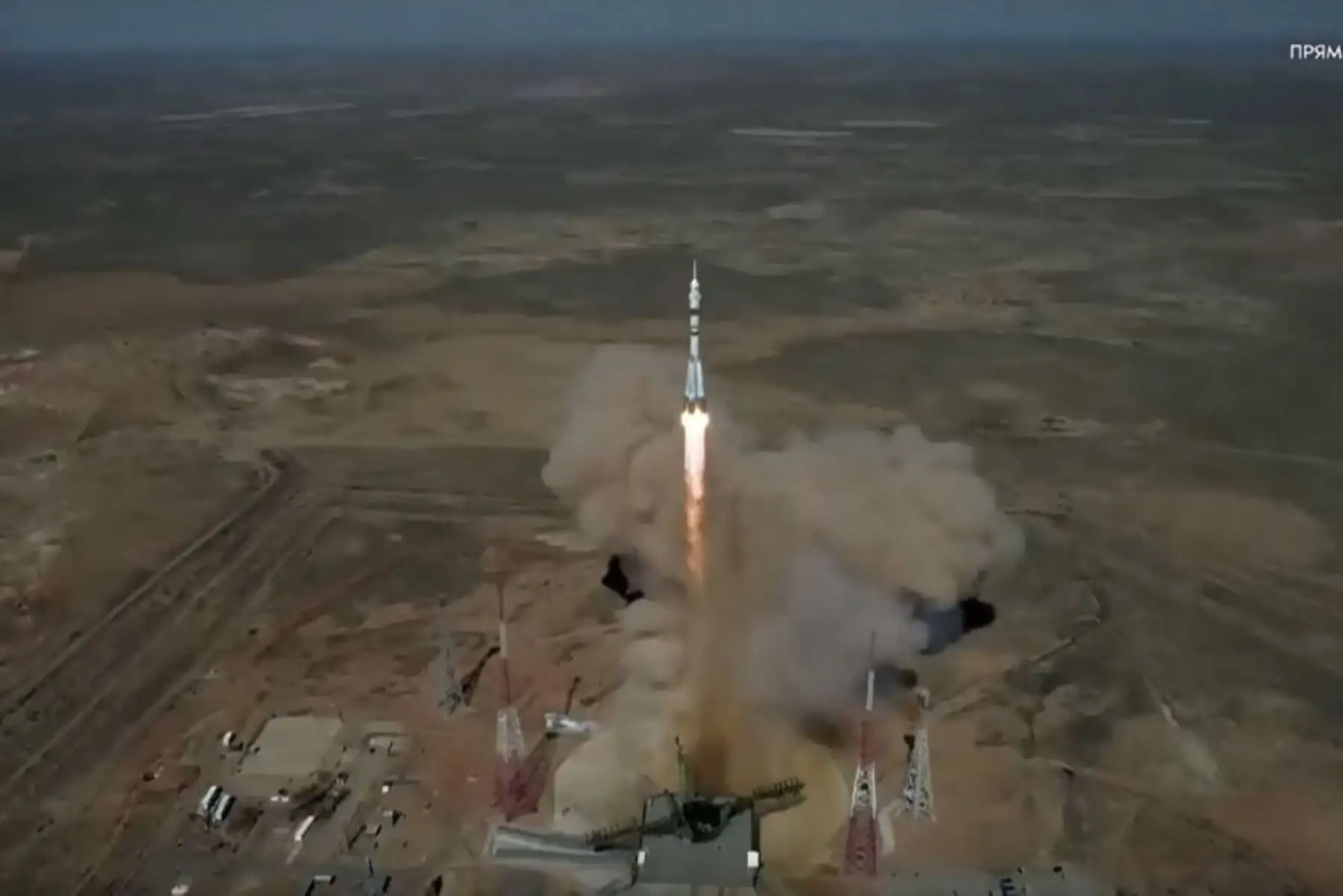Captura de una grabación publicada por la Agencia Espacial Rusa Roscosmos el 8 de abril de 2025, donde se aprecia despegar a la nave Soyuz MS-27 de la plataforma de lanzamiento rumbo a la Estación Espacial Internacional (EEI) en el cosmódromo de Baikonur, Kazajistán.  Foto: AFP / Roscosmos