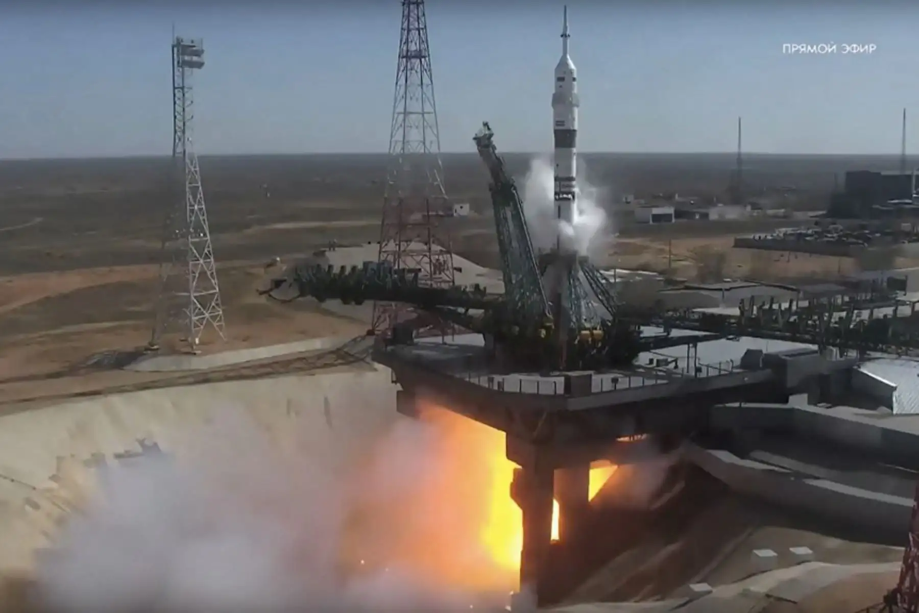 Captura de una grabación publicada por la Agencia Espacial Rusa Roscosmos el 8 de abril de 2025. La nave Soyuz MS-27 despega de la plataforma de lanzamiento rumbo a la Estación Espacial Internacional (EEI) en el cosmódromo de Baikonur, Kazajistán.  Foto: AFP / Roscosmos