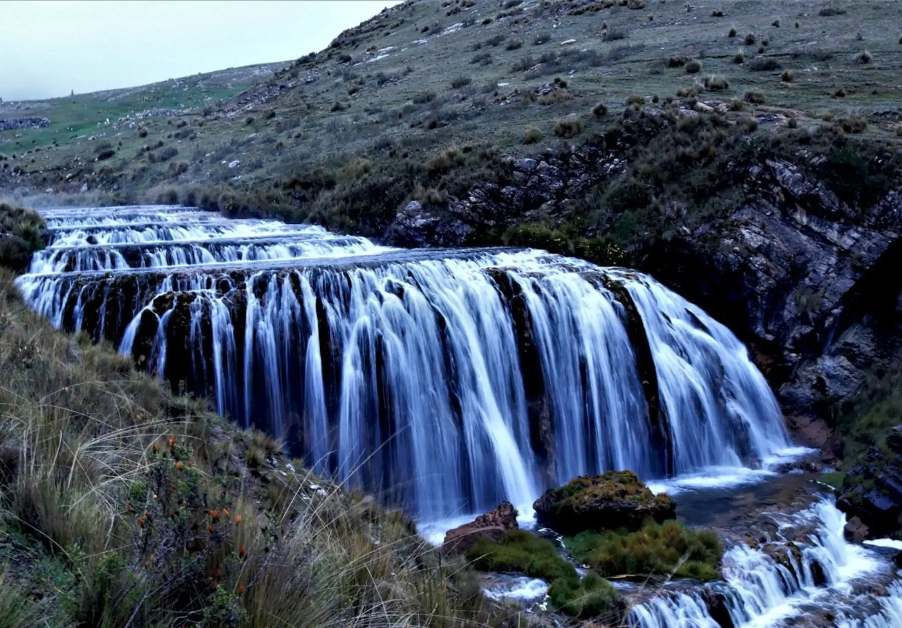 Ubicada dentro de la Reserva Paisajística Nor Yauyos Cochas, Huancaya ofrece paisajes de ensueño con cascadas de aguas cristalinas y paisajes montañosos espectaculares que le valieron para figurar entre los diez mejores destinos secretos de América Latina. Foto: ANDINA/difusión.