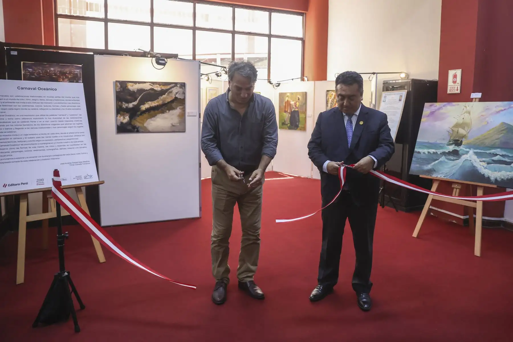 Félix Paz, director de El Peruano, inauguró la exposición. Como parte de la conmemoración de sus 200 de fundación, el Diario Oficial El Peruano, organiza la exposición 
