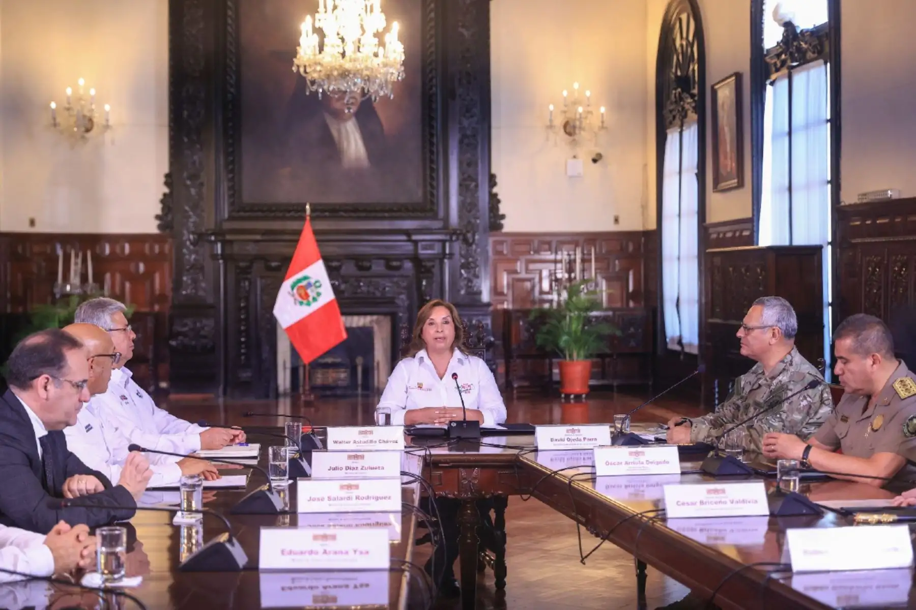 La presidenta de la República, Dina Ercilia Boluarte Zegarra, lideró una nueva sesión del Cuarto de Guerra contra la Delincuencia, junto a los altos mandos de la Policía Nacional, las Fuerzas Armadas y ministros de Estado, desde Palacio de Gobierno. Foto: ANDINA/Presidencia