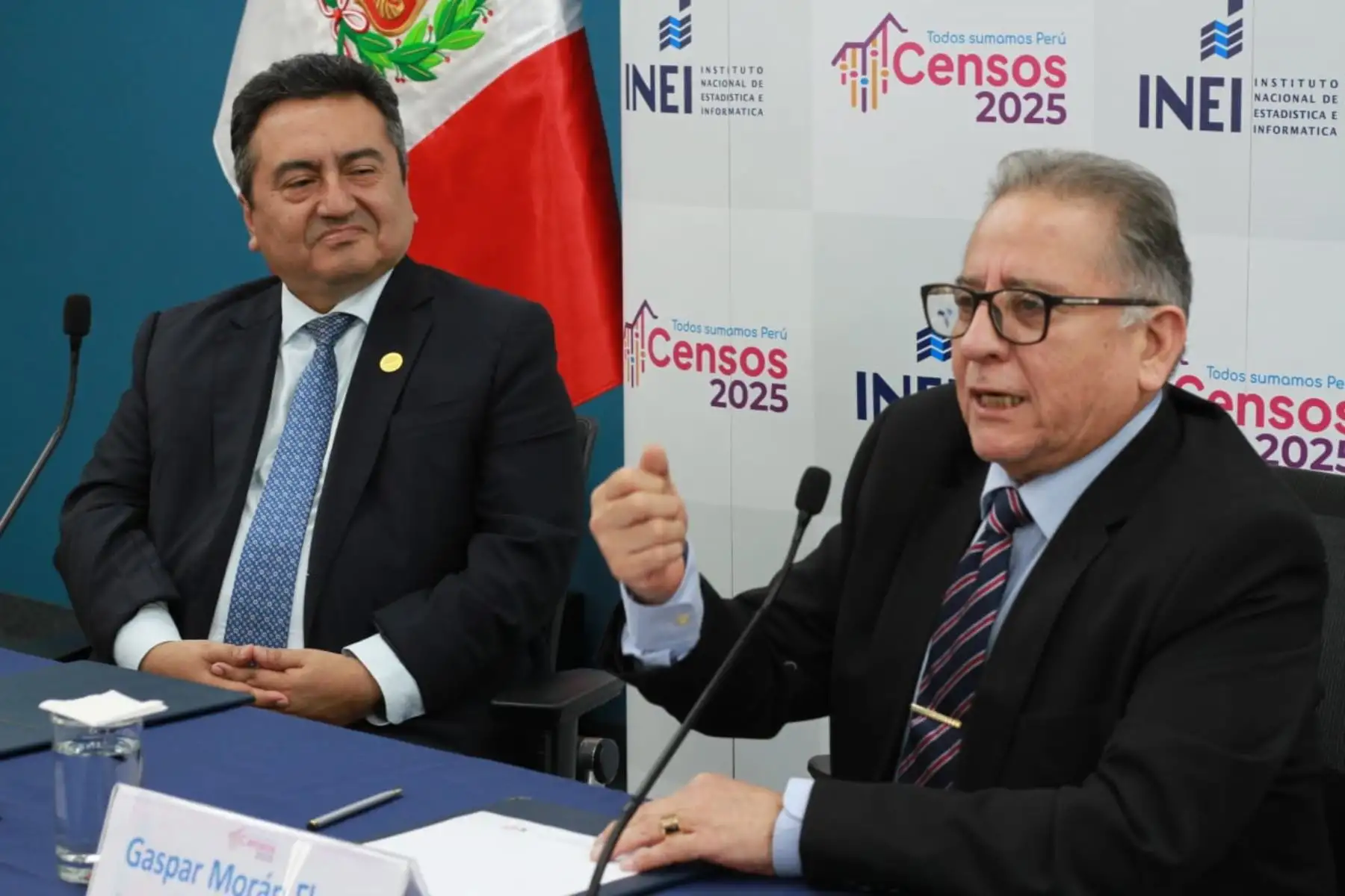 El gerente general y director de Medios Periodísticos de Editora Perú, Félix Paz, y el jefe del Instituto Nacional de Estadística e Informática INEI, Gaspar Morán, firmaron una carta de intención con el objetivo de fortalecer las actividades de difusión que se realicen en el marco de los Censos Nacionales 2025: XIII de Población, VIII de Vivienda y IV de Comunidades Indígenas. Foto: ANDINA/Verónica Calderón