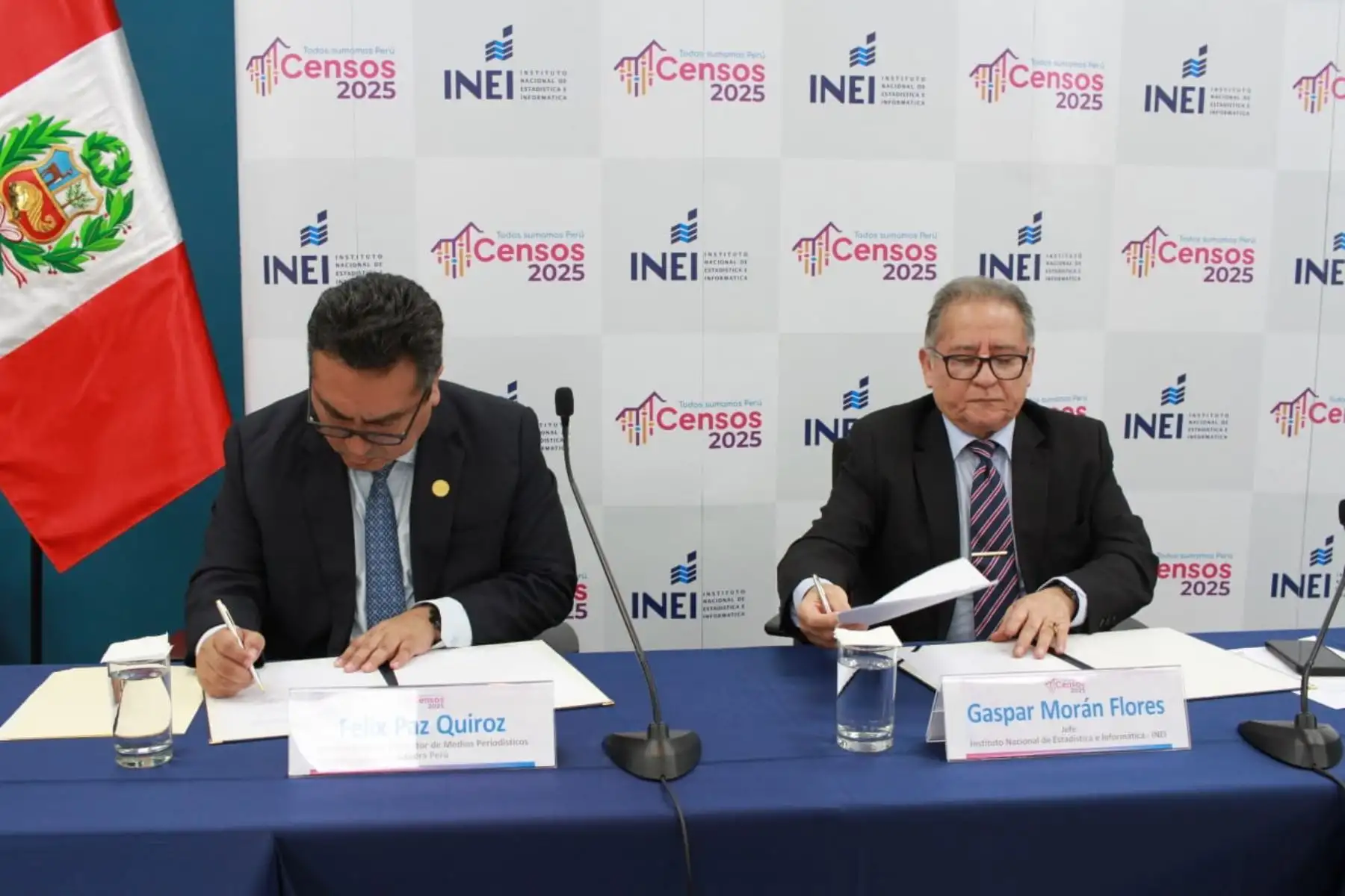 El gerente general y director de Medios Periodísticos de Editora Perú, Félix Paz, y el jefe del Instituto Nacional de Estadística e Informática INEI, Gaspar Morán, firmaron una carta de intención con el objetivo de fortalecer las actividades de difusión que se realicen en el marco de los Censos Nacionales 2025: XIII de Población, VIII de Vivienda y IV de Comunidades Indígenas. Foto: ANDINA/Verónica Calderón