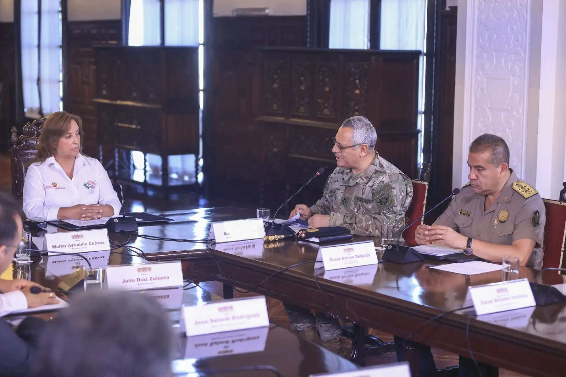 La presidenta de la República, Dina Ercilia Boluarte Zegarra, lideró una nueva sesión del Cuarto de Guerra contra la Delincuencia, junto a los altos mandos de la Policía Nacional, las Fuerzas Armadas y ministros de Estado, desde Palacio de Gobierno. Foto: ANDINA/Presidencia