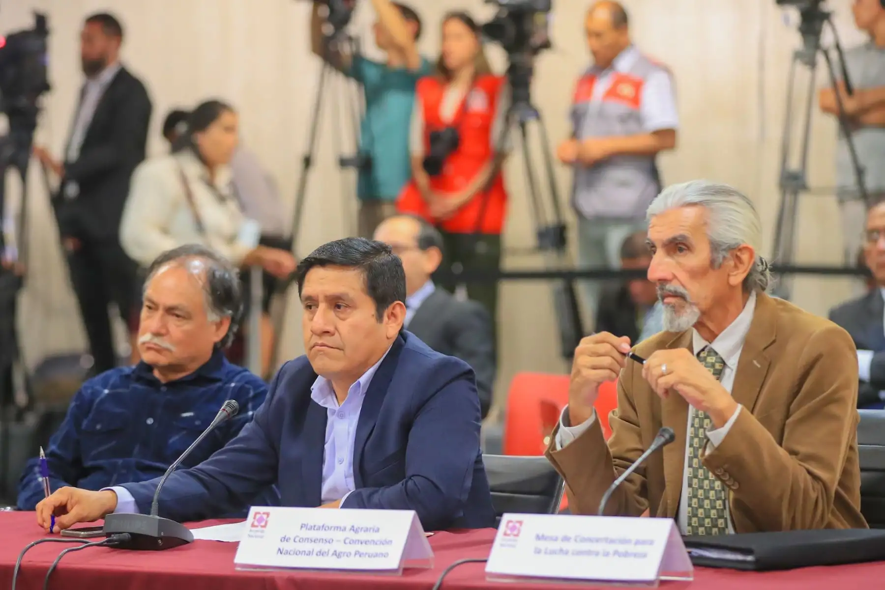 La presidenta de la República, Dina Ercilia Boluarte Zegarra, junto a ministros de Estado y representantes de la sociedad civil, participó en la 133ª Sesión del Foro del Acuerdo Nacional en el distrito de San Borja. Foto: ANDINA/Presidencia