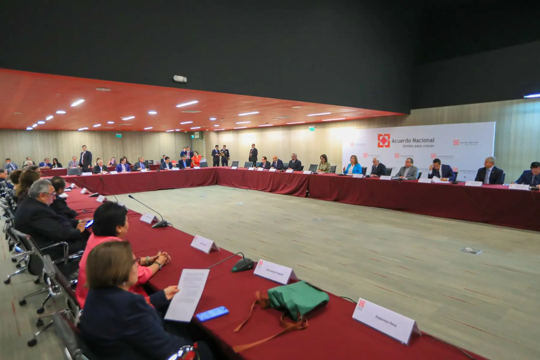 La presidenta de la República, Dina Ercilia Boluarte Zegarra, junto a ministros de Estado y representantes de la sociedad civil, participó en la 133ª Sesión del Foro del Acuerdo Nacional en el distrito de San Borja. Foto: ANDINA/Presidencia