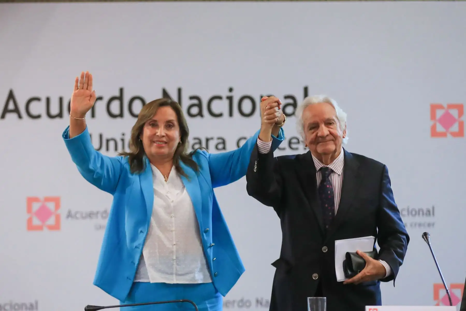 La presidenta de la República, Dina Ercilia Boluarte Zegarra, junto a ministros de Estado y representantes de la sociedad civil, participó en la 133ª Sesión del Foro del Acuerdo Nacional en el distrito de San Borja. Foto: ANDINA/Presidencia