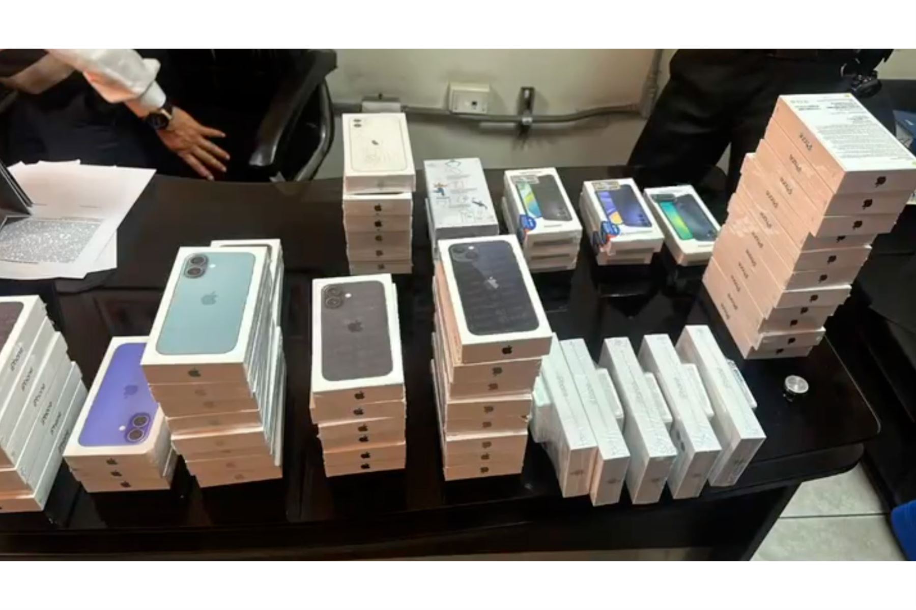 En el distrito de Independencia, se realizó una persecución policial a delincuentes que habrían robado celulares, en el interior de un centro comercial. Foto: PNP