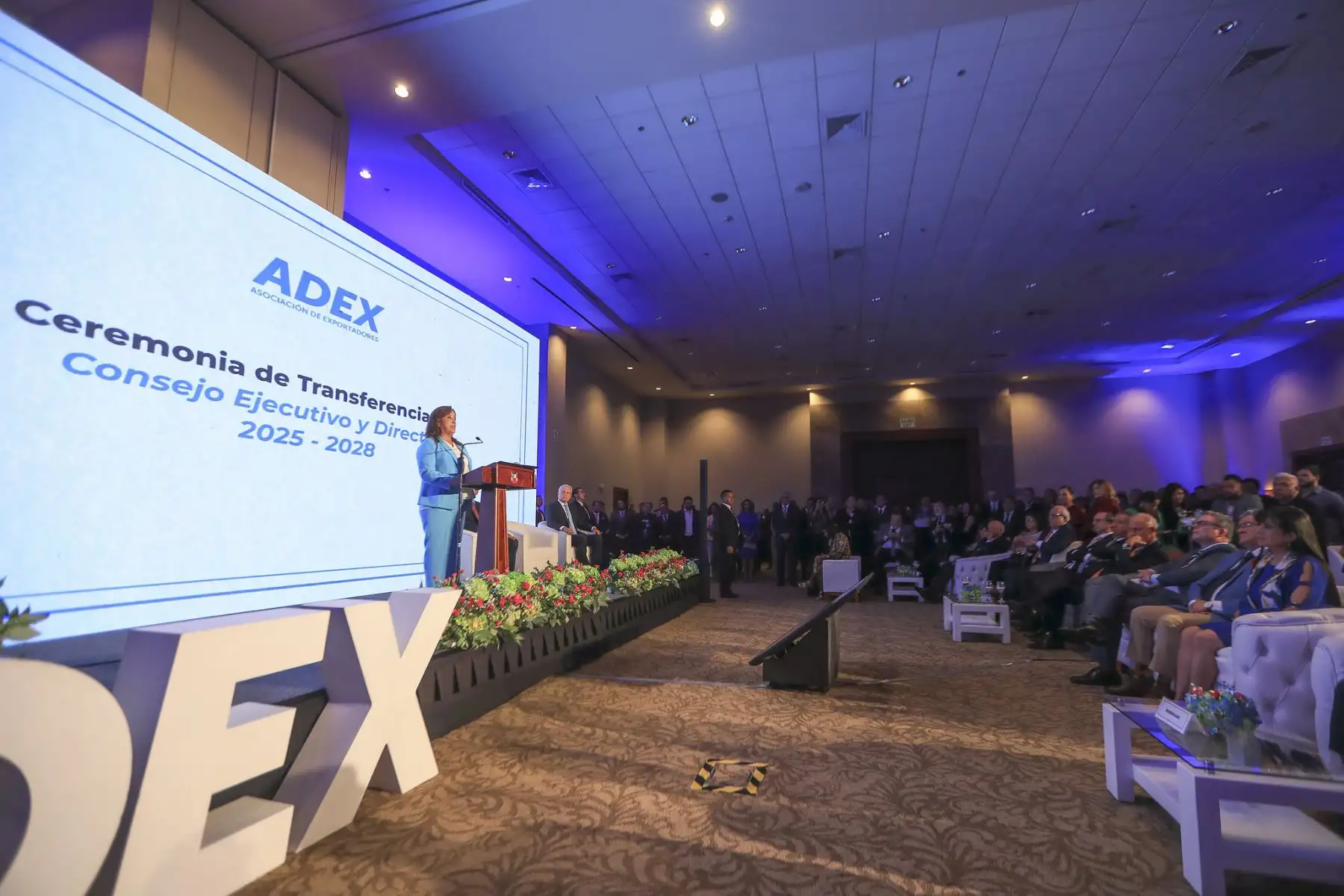 La presidenta de la República, Dina Ercilia Boluarte Zegarra, participó en la Ceremonia de Transferencia del Consejo Ejecutivo y Directivo 2025–2028 de la Asociación de Exportadores - ADEX, en San Borja. Foto: ANDINA/Presidencia