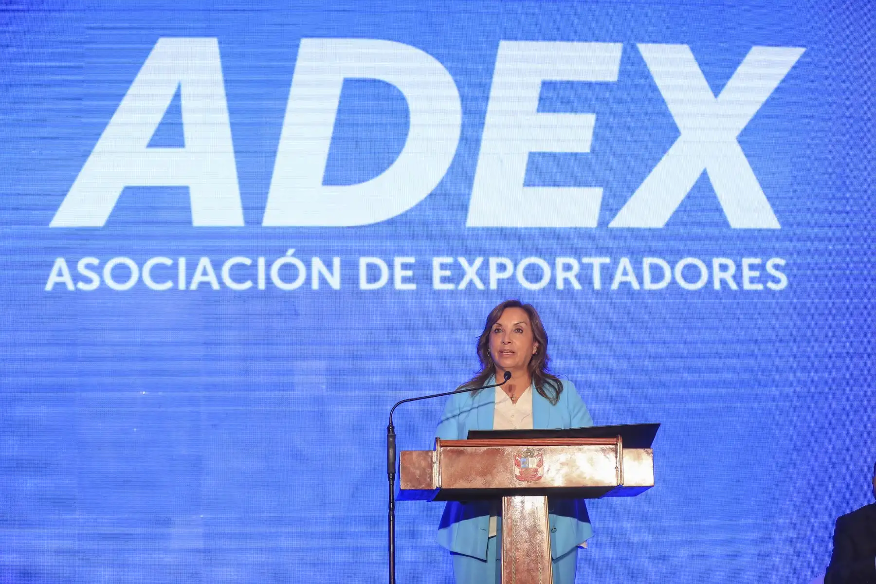 La presidenta de la República, Dina Ercilia Boluarte Zegarra, participó en la Ceremonia de Transferencia del Consejo Ejecutivo y Directivo 2025–2028 de la Asociación de Exportadores - ADEX, en San Borja. Foto: ANDINA/Presidencia
