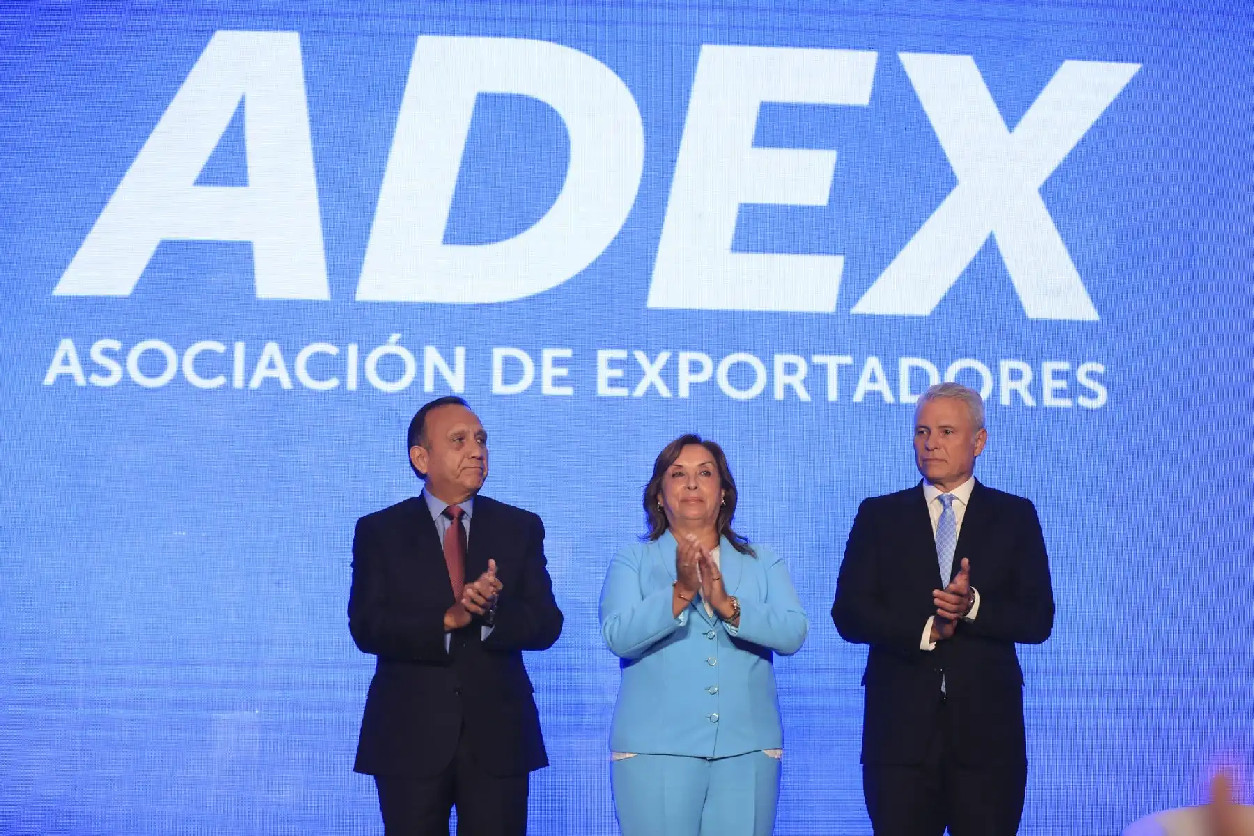 La presidenta de la República, Dina Ercilia Boluarte Zegarra, participó en la Ceremonia de Transferencia del Consejo Ejecutivo y Directivo 2025–2028 de la Asociación de Exportadores - ADEX, en San Borja. Foto: ANDINA/Presidencia