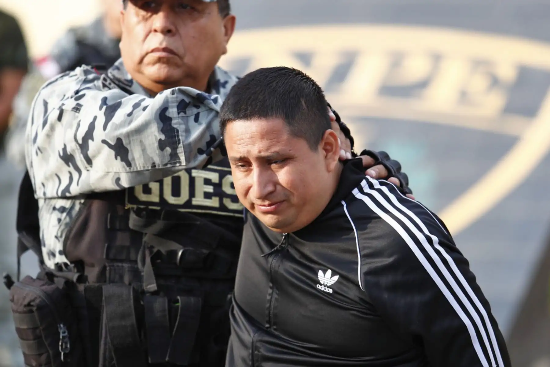 Cinco peligrosos internos del Penal de Lurigancho son trasladados al penal de máxima seguridad de Challapalca en la región Tacna, quienes eran integrantes de las bandas "Los Pulpos" y "Los Compadres", y están procesados por los delitos de extorsión, sicariato y organización criminal, entre otros. Foto: ANDINA/Daniel Bracamonte