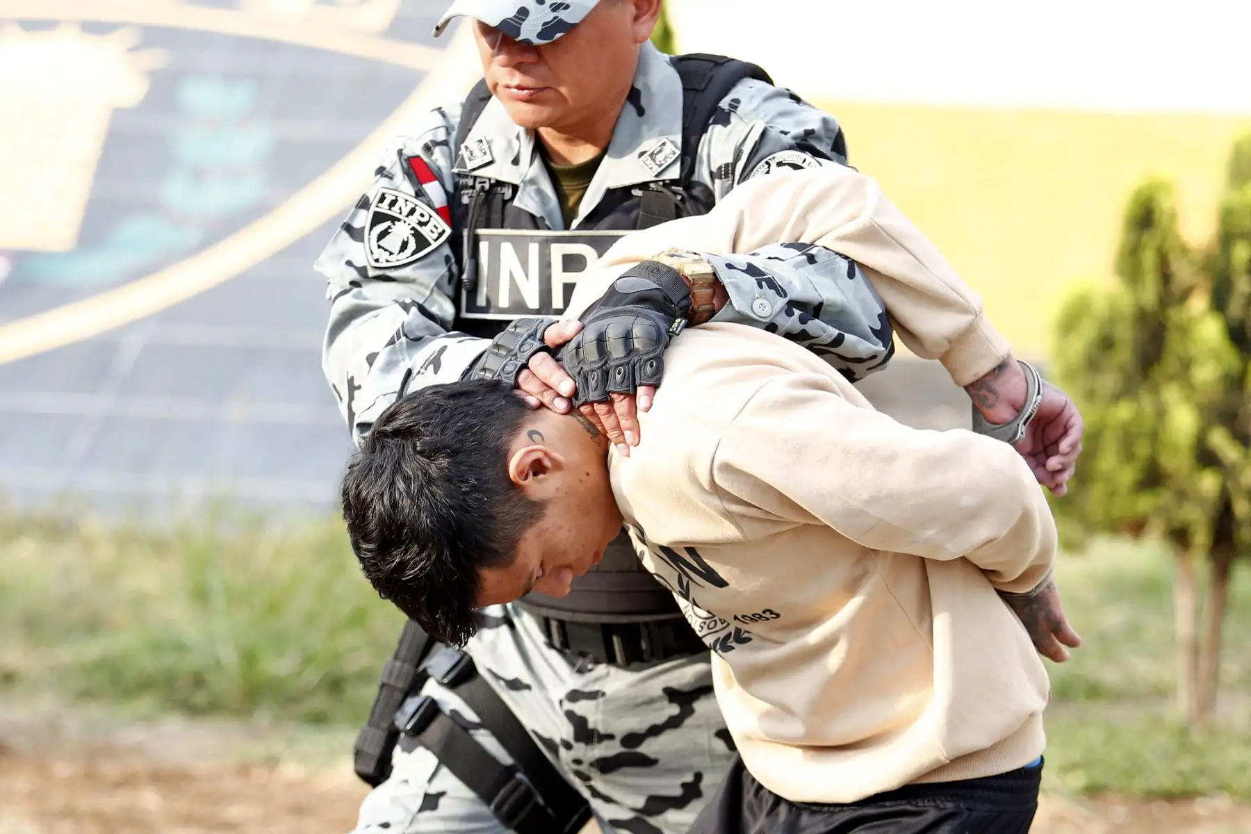 Cinco peligrosos internos del Penal de Lurigancho son trasladados al penal de máxima seguridad de Challapalca en la región Tacna, quienes eran integrantes de las bandas "Los Pulpos" y "Los Compadres", y están procesados por los delitos de extorsión, sicariato y organización criminal, entre otros. Foto: ANDINA/Daniel Bracamonte