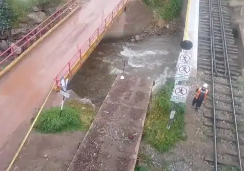 Familiares de trabajador de Peru Rail, Mario Condori García, pidieron iniciar su búsqueda luego de su desaparición después de caer al río Vilcanota tras sufrir un accidente cuando realizaba una maniobra cerca de la estación de Ollantaytambo, en Cusco. ANDINA/Difusión