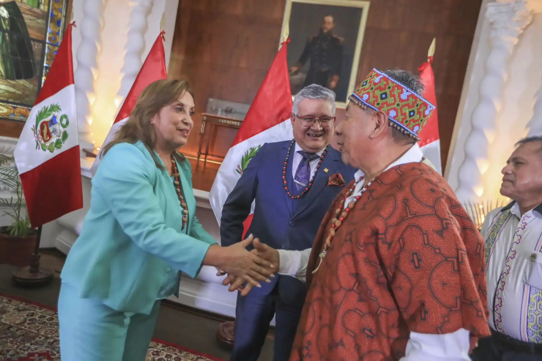 La presidenta Dina Boluarte participó en la ceremonia de reconocimiento a las organizaciones indígenas Conap, Anecap y Aidesep, y al Minam, por haber obtenido el premio Climate Impact Awards 2025, en la categoría Innovación, gracias al desarrollo del Programa REDD+ Indígena Jurisdiccional. Foto: ANDINA/Prensa Presidencia
