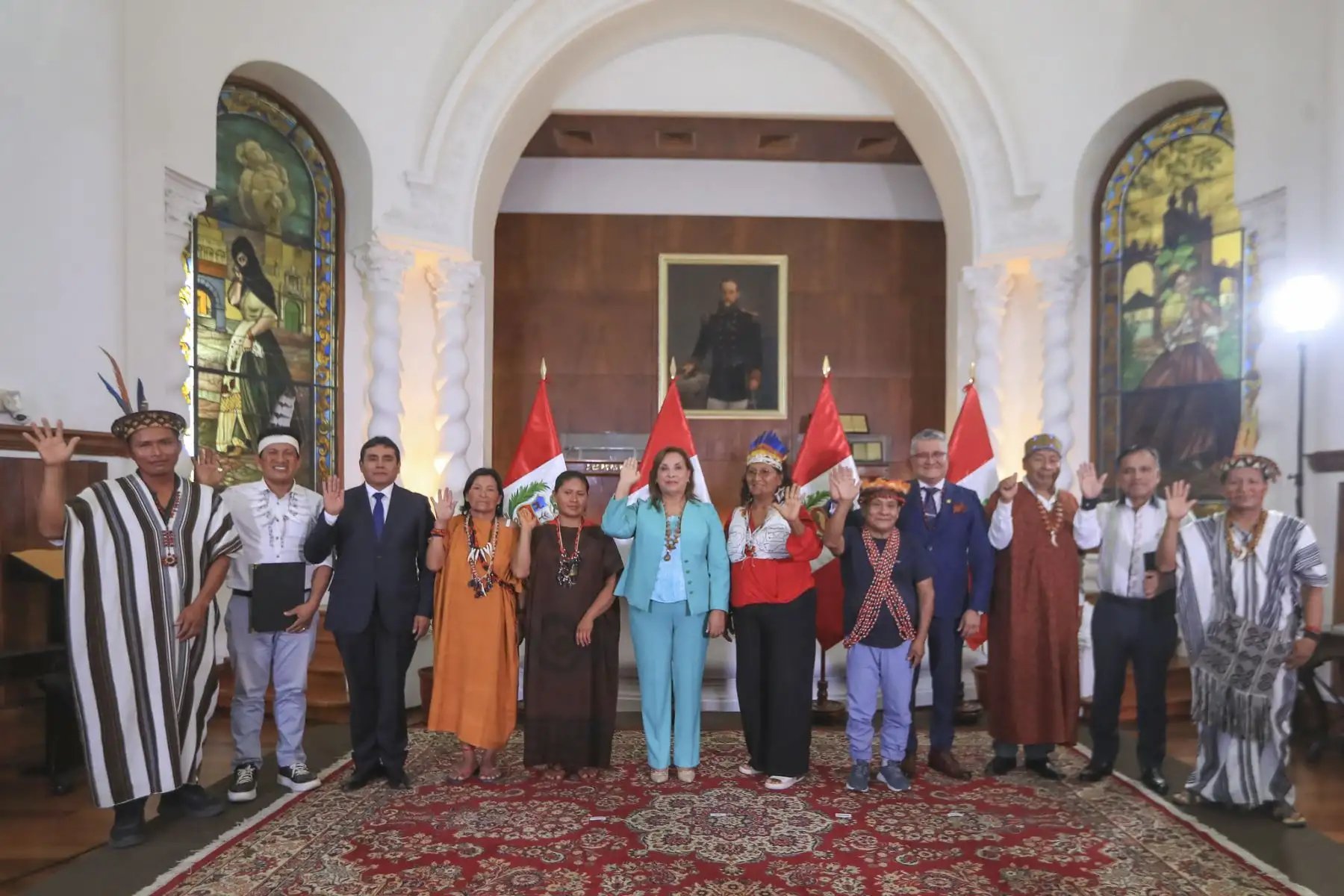 La presidenta Dina Boluarte participó en la ceremonia de reconocimiento a las organizaciones indígenas Conap, Anecap y Aidesep, y al Minam, por haber obtenido el premio Climate Impact Awards 2025, en la categoría Innovación, gracias al desarrollo del Programa REDD+ Indígena Jurisdiccional. Foto: ANDINA/Prensa Presidencia