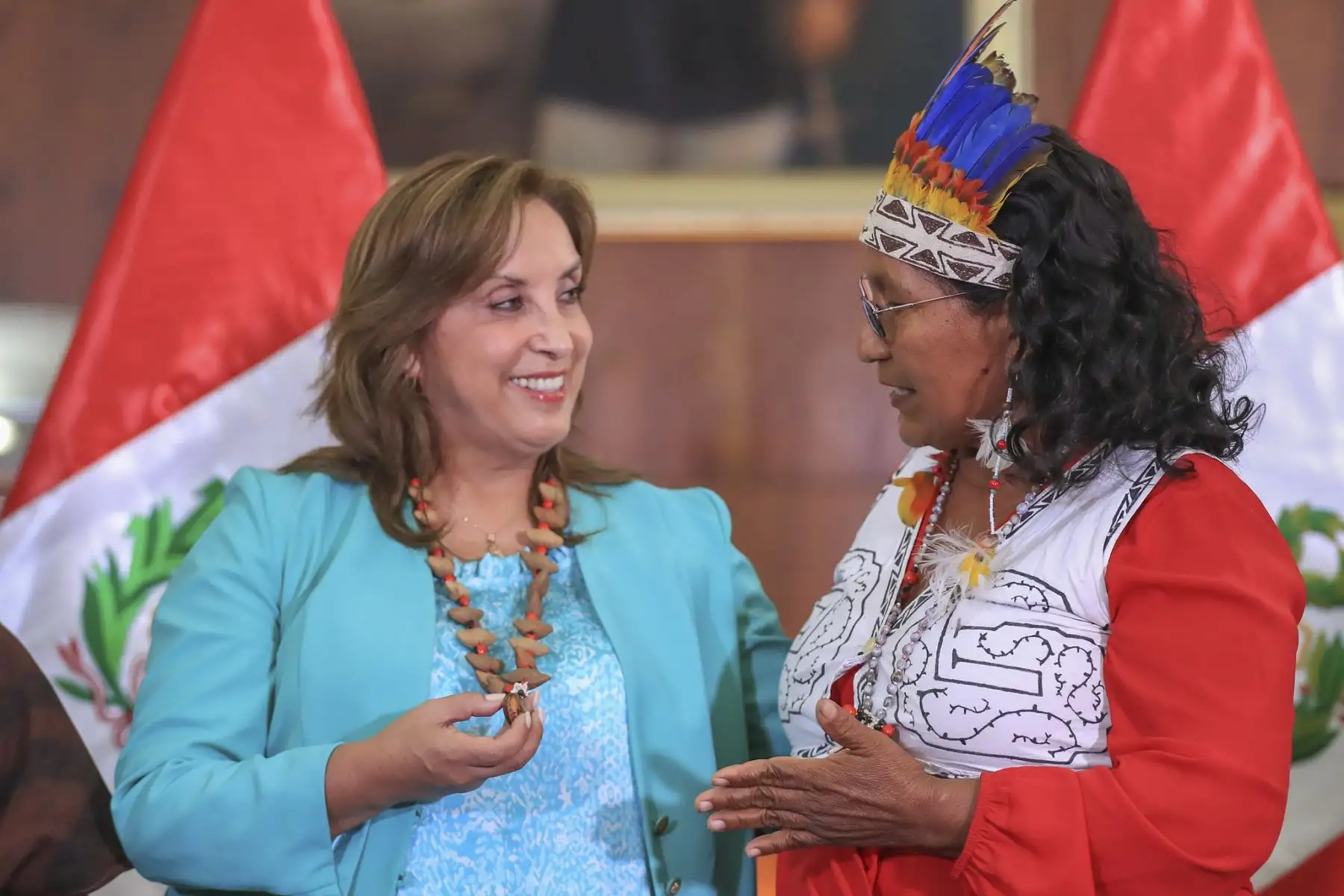 La presidenta Dina Boluarte participó en la ceremonia de reconocimiento a las organizaciones indígenas Conap, Anecap y Aidesep, y al Minam, por haber obtenido el premio Climate Impact Awards 2025, en la categoría Innovación, gracias al desarrollo del Programa REDD+ Indígena Jurisdiccional. Foto: ANDINA/Prensa Presidencia