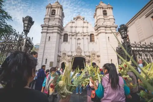 MML y autoridades religiosas presentaron el afiche oficial de la Semana Santa de Lima 2026. Foto: Andina