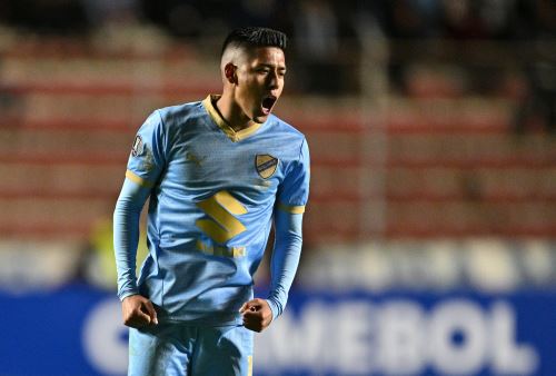 El mediocampista  de Bolívar, Ramiro Vaca, celebra su segundo gol durante el partido de fútbol de la fase de grupos de la Copa Libertadores entre Bolívar de Bolivia y Sporting Cristal de Perú. AFP