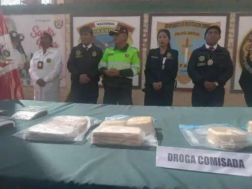 Policía Nacional ejecutó un operativo en el distrito de San Pedro de Putina Puncco e incautó 200 paquetes de pasta básica de cocaína. Durante la intervención se enfrentó a una turba que intentó frustrar operativo. ANDINA/Difusión
