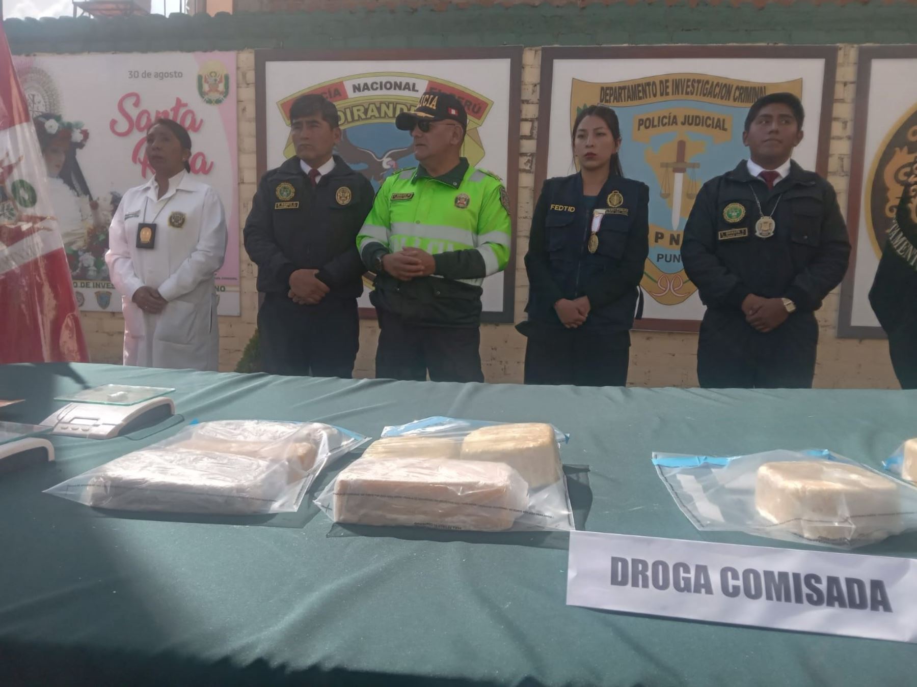 Policía Nacional ejecutó un operativo en el distrito de San Pedro de Putina Puncco e incautó 200 paquetes de pasta básica de cocaína. Durante la intervención se enfrentó a una turba que intentó frustrar operativo. ANDINA/Difusión