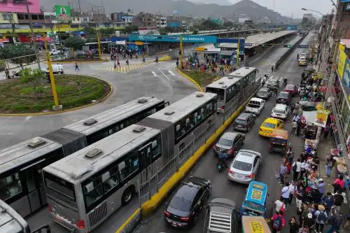 "No solo habrá más buses en la hora punta, con nuestra máxima flota, sino que seguiremos ofertando esa misma cantidad de vehículos durante las siguientes dos horas", dijo el jefe de la ATU. Foto: ANDINA/Braian Reyna