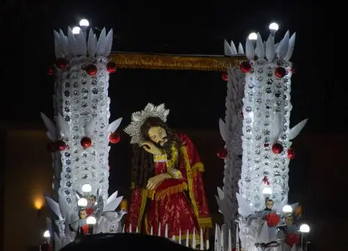 Con la procesión de la imagen de Cristo Pobre, Ayacucho inició los actos centrales por Semana Santa, manifestación tradicional reconocida como Patrimonio Cultural de la Nación. ANDINA/Difusión