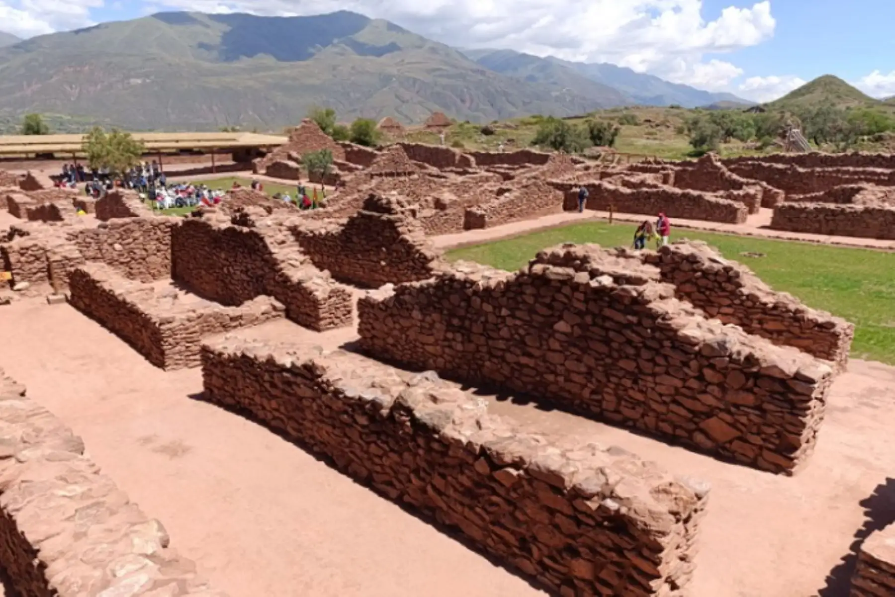 El proyecto de conservación y restauración del Sector III, Plaza Kancha, que comenzó en diciembre del 2020, sorprende a los mismos trabajadores como a visitantes, al dejar evidenciar una sociedad que contaba con espacios, calles, viviendas hasta lugares de arrojo de desechos.