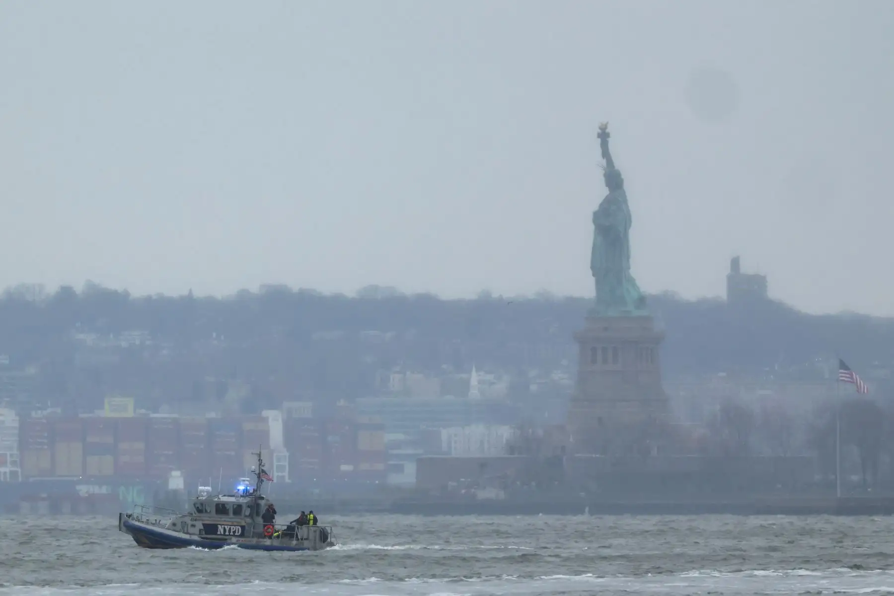 Seis españoles muertos al caer helicóptero en río Hudson de Nueva York, según alcalde. Foto: AFP