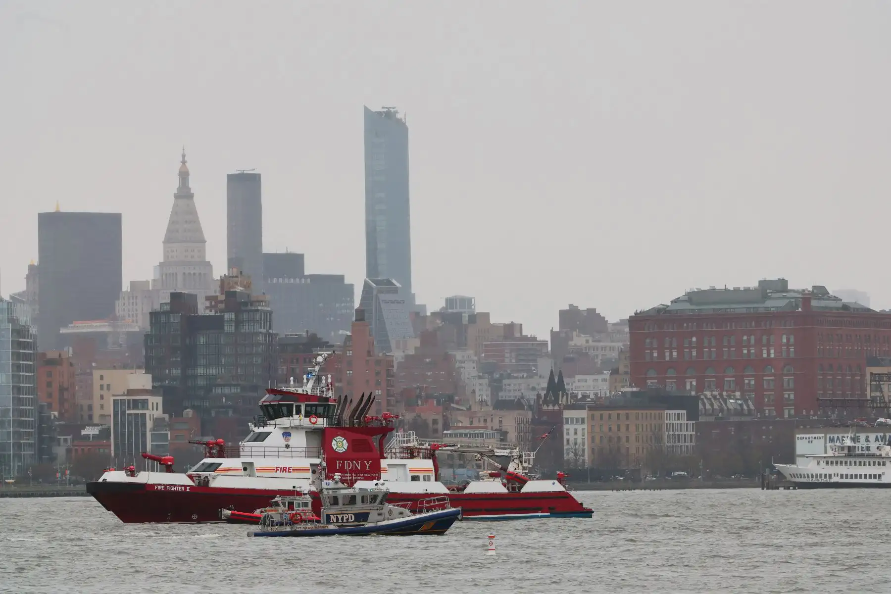 Seis españoles muertos al caer helicóptero en río Hudson de Nueva York, según alcalde