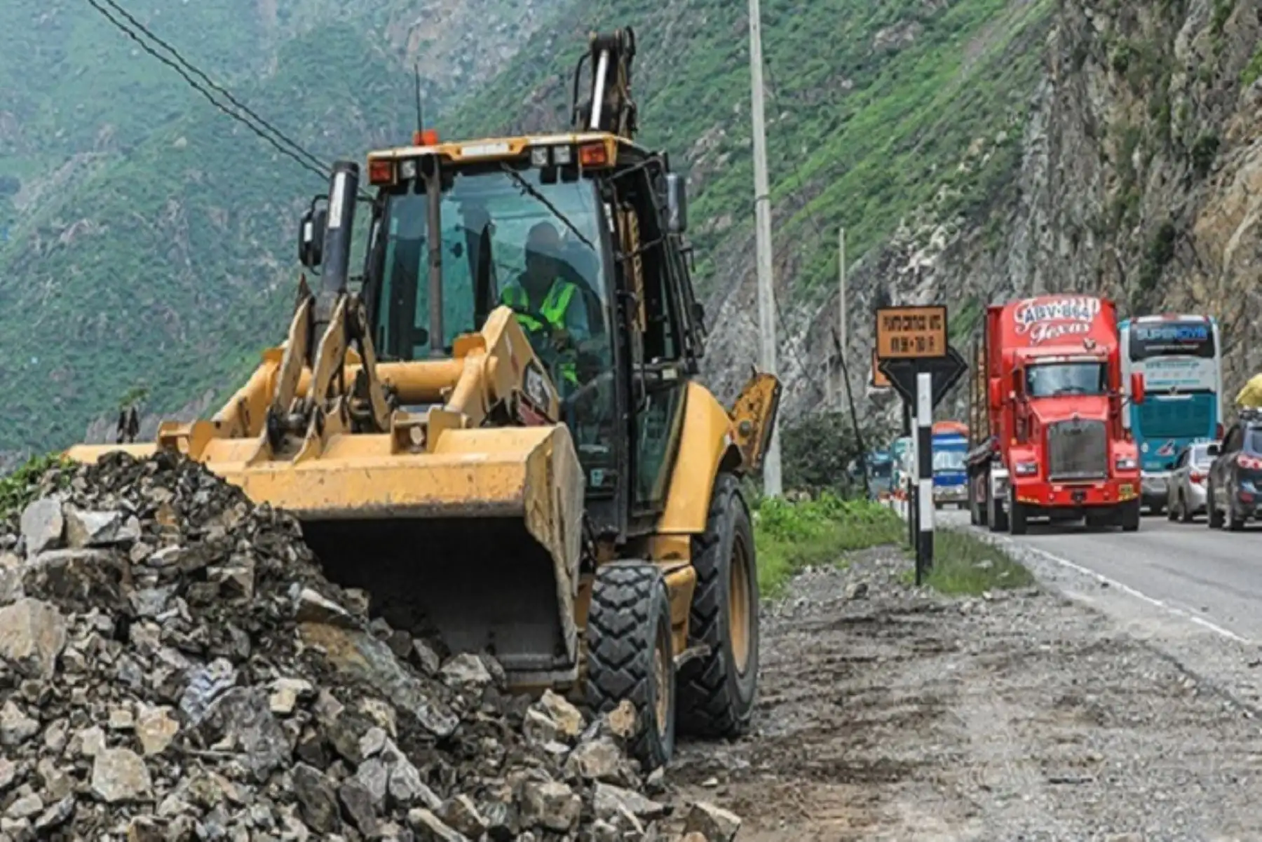 El MTC reafirma su compromiso de trabajar junto a los gobiernos locales para atender de manera rápida y efectiva las emergencias viales que afectan a la población.