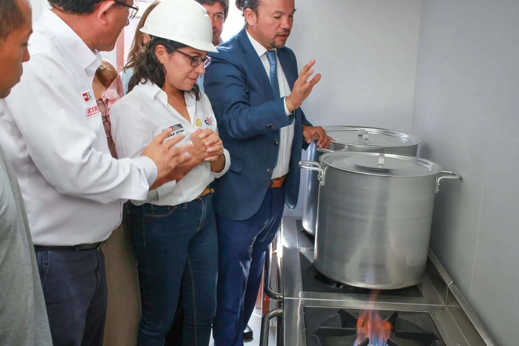 La ministra de Desarrollo e Inclusión Social, Leslie Urteaga, inspecciona los trabajos de acondicionamiento y equipamiento de la cocina y almacén de la institución educativa 0022 República de Guatemala, ubicada en el cercado de Lima, ejecutada por el Fondo de Cooperación para el Desarrollo Social (Foncodes) que permitirá brindar el nuevo servicio de alimentación escolar. Foto: ANDINA/ Verónica Calderón