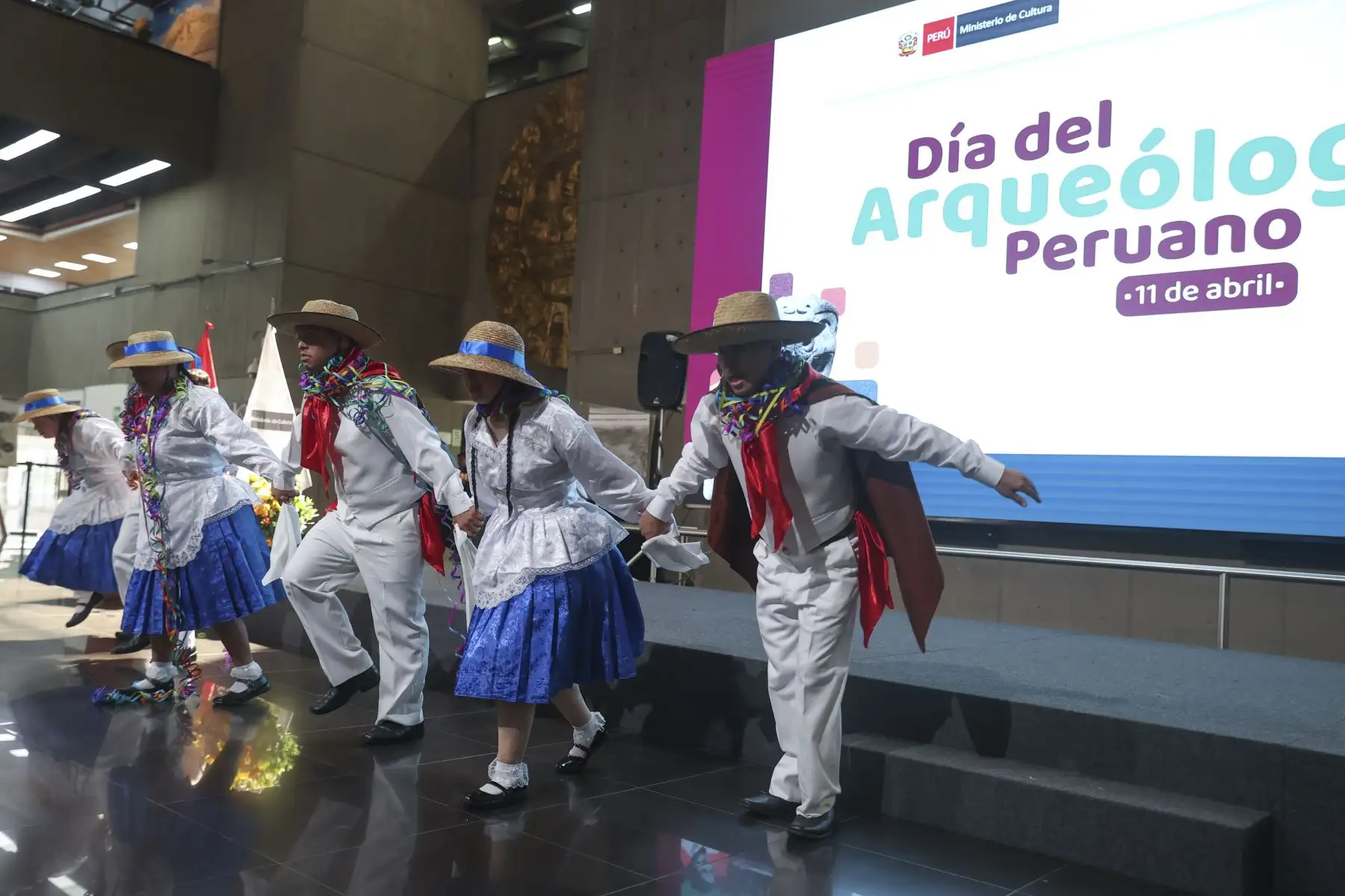 En el marco de la conmemoración del Día del Arqueólogo Peruano, el Ministerio de Cultura realizó una ceremonia como homenaje a la labor de los arqueólogos del país en beneficio de la ciudadanía y la construcción de una identidad nacional reflexiva y crítica. Foto: ANDINA/Jhonel Rodríguez Robles
