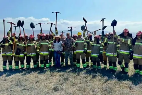 Personal militar se sumó a las labores para controlar incendio forestal en el santuario nacional Lagunas de Mejía. Foto: ANDINA/Mindef