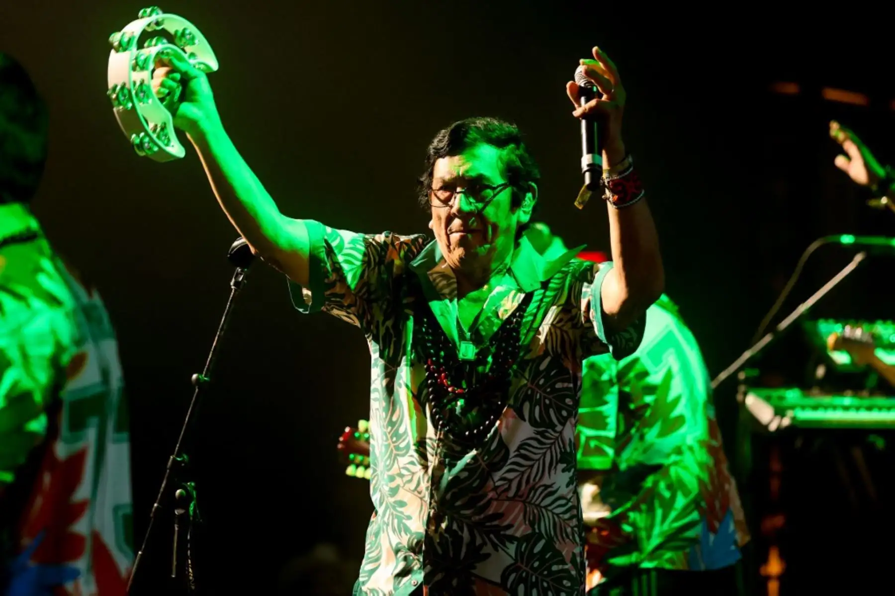 Jorge Rodríguez Grández, líder y miembro fundador de Los Mirlos, durante su presentación en la Carpa Sonora durante el Festival de Coachella 2025 en el Empire Polo Club el 11 de abril de 2025 en Indio, California. Foto: Emma McIntyre/Getty Images/AFP