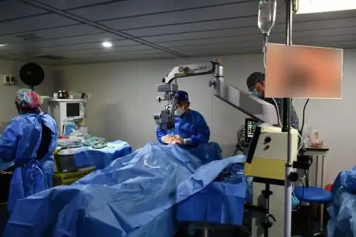 Ica: Oftalmólogos de Perú y 4 países realizaron cirugías de glaucoma en buque de la Marina. Foto: ANDINA/Difusión